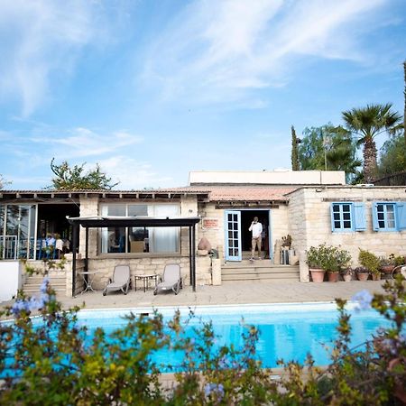 The Carob Tree Villa - Rustic Luxury Home With Access To Pool And Restaurant ลาร์นาคา ภายนอก รูปภาพ