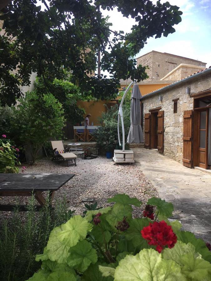 The Carob Tree Villa - Rustic Luxury Home With Access To Pool And Restaurant ลาร์นาคา ภายนอก รูปภาพ