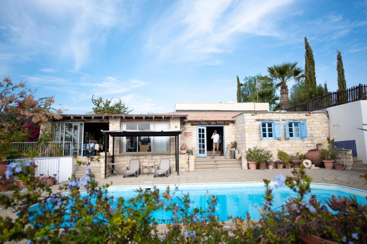 The Carob Tree Villa - Rustic Luxury Home With Access To Pool And Restaurant ลาร์นาคา ภายนอก รูปภาพ